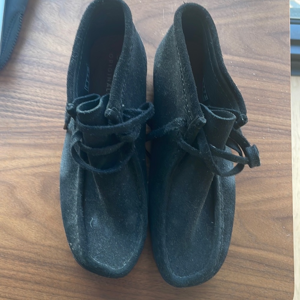 Black Clark’s Wallabees